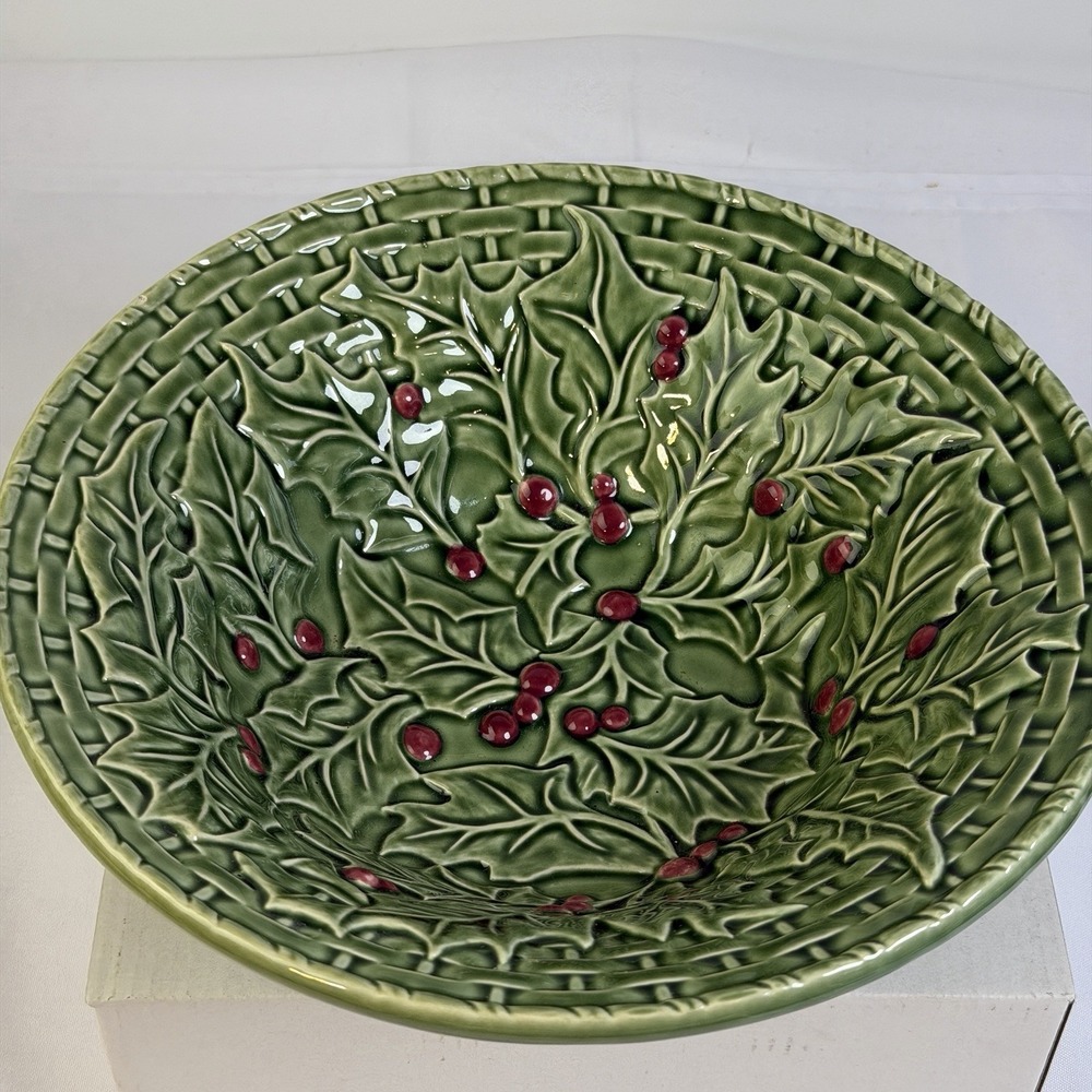 Bordallo Pinheiro Holly Serving Bowl Soup Holiday Christmas Green 10" Portugal
